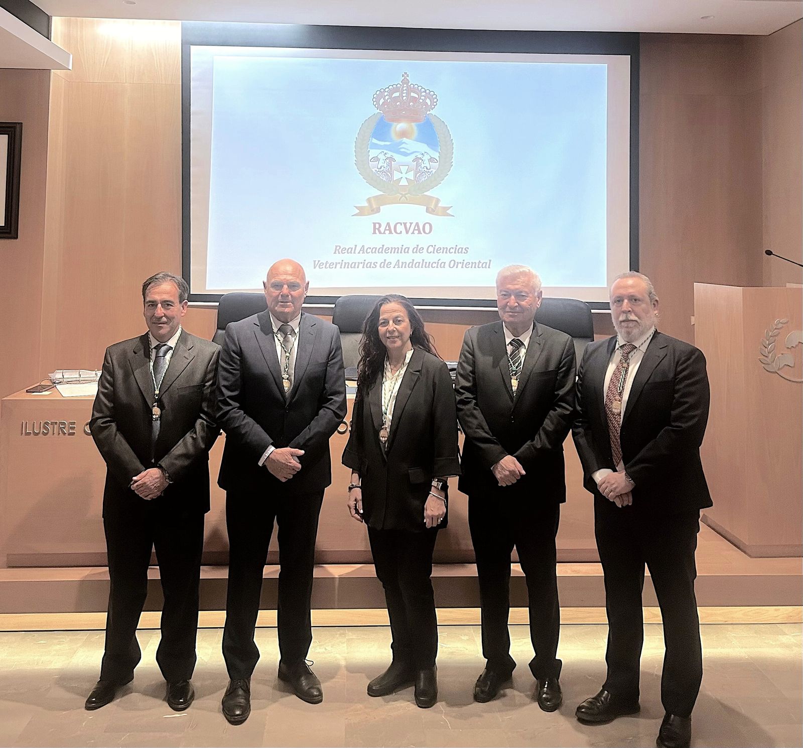 Antonio José Villatoro Jiménez renueva su mandato como Presidente de la Real Academia de Ciencias Veterinarias de Andalucía Oriental.
